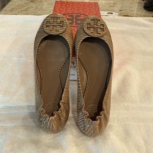 Tory Burch, Reva, size 8, patent lizard with tonal logo, Brazil nut color